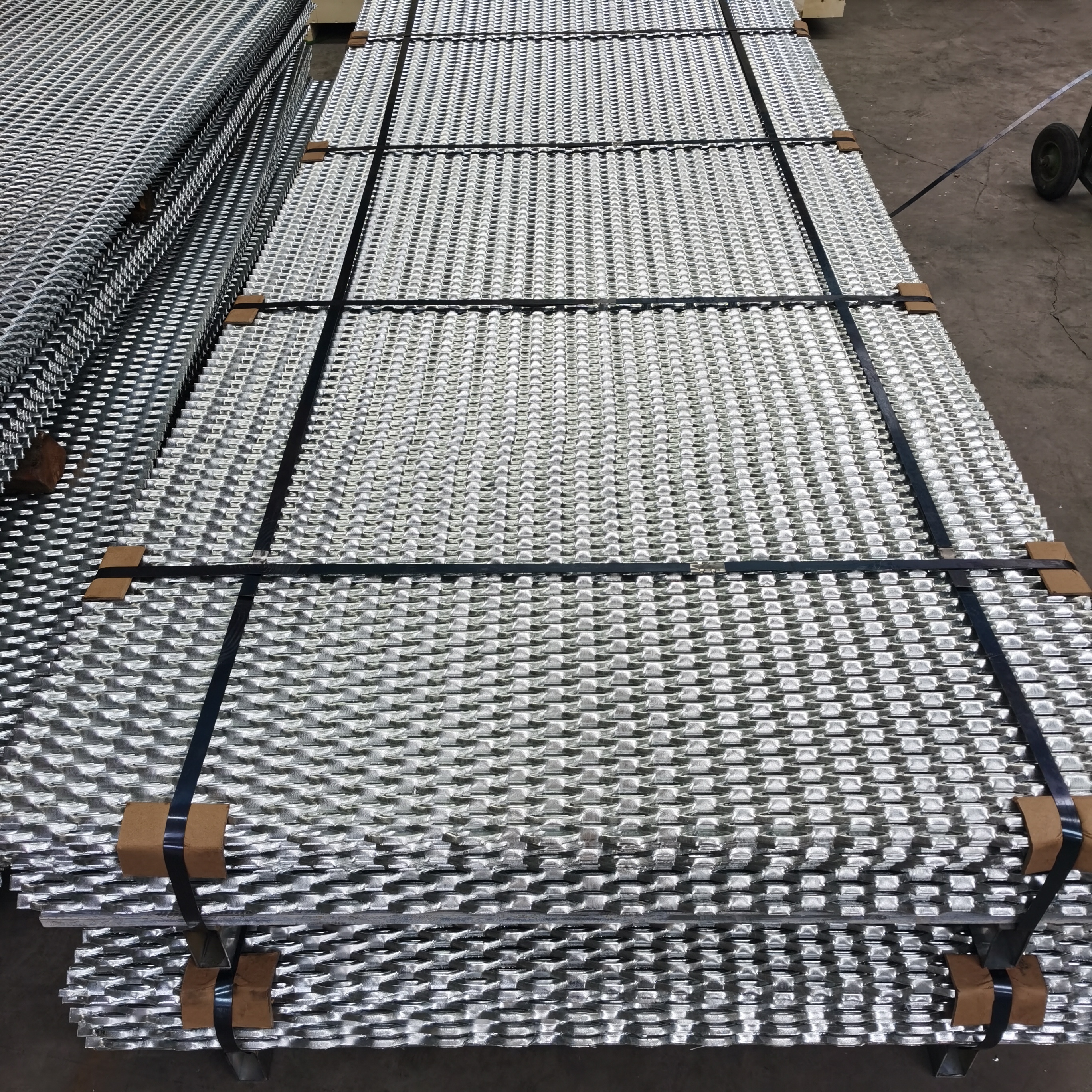 Expanded Metal Mesh Sizes