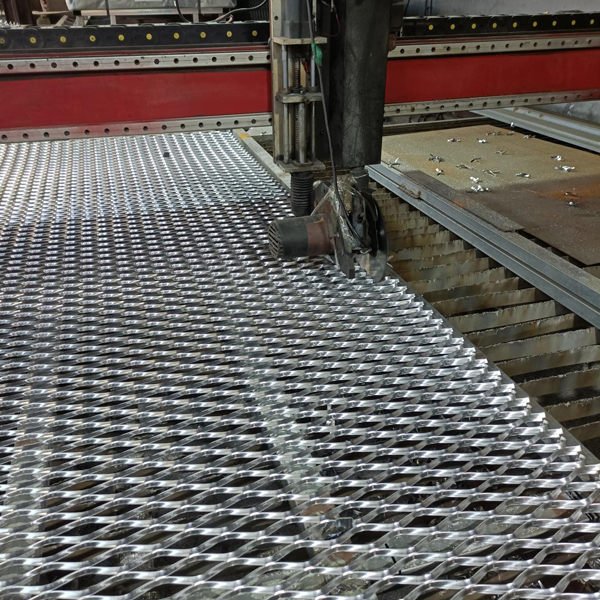 Logam aluminium yang diperluas dibentuk oleh bahan lembaran aluminium